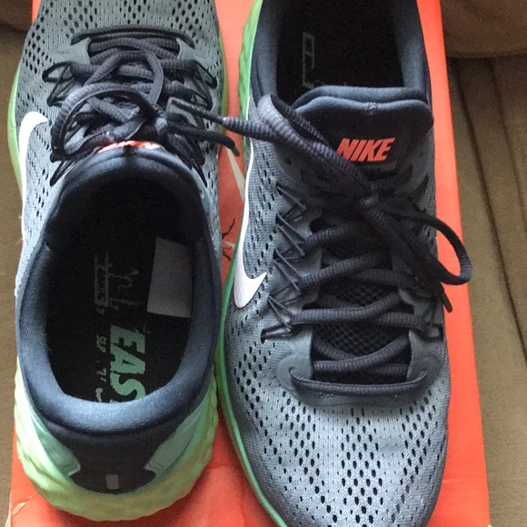 Men Shoes - Picture 2 of 3